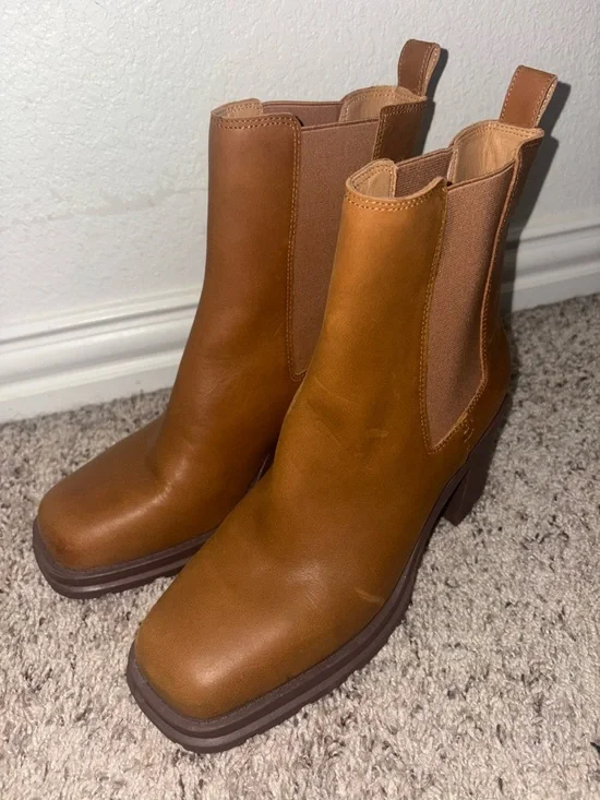 Crown Vintage Tan Chelsea Block Heel Ankle Boots - Picture 2 of 5